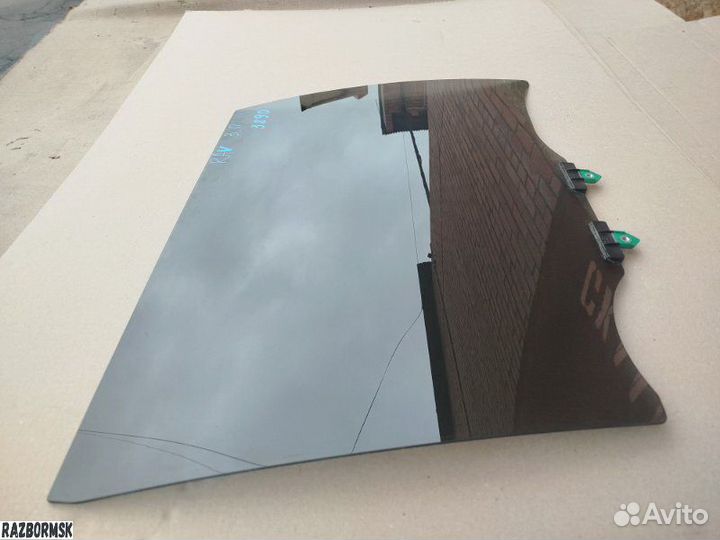 Заднее правое автостекло от Тойота Рав4 ха50
