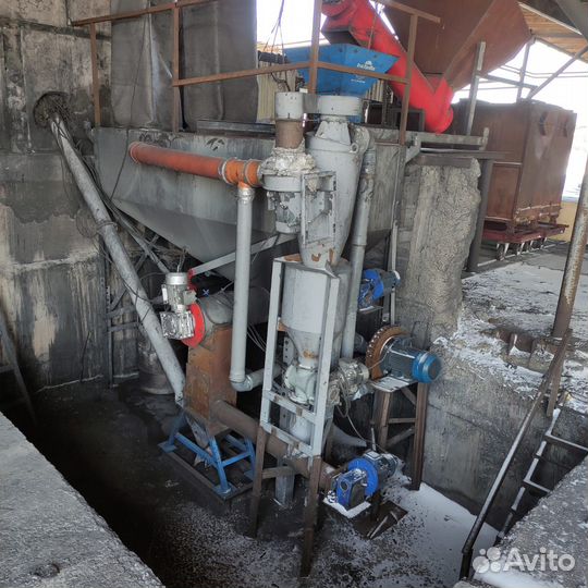 Бункер накопитель со шнековой подачей кб-280-1400