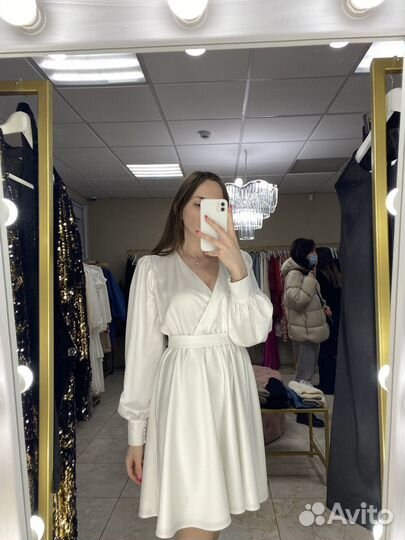 Атласное платье белое