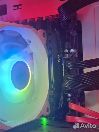 Материнская плата с процессором памятью и кулером