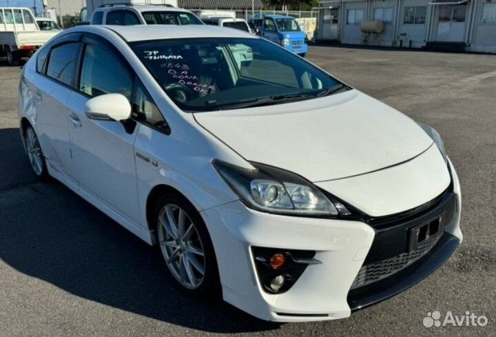 Блок управления двс передний Toyota Prius