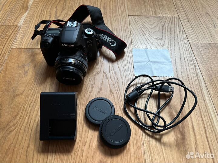 Зеркальный фотоаппарат новый Canon EOS 77D
