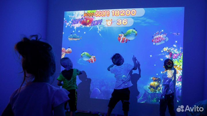 Детская интерактивная игровая стена кидалки