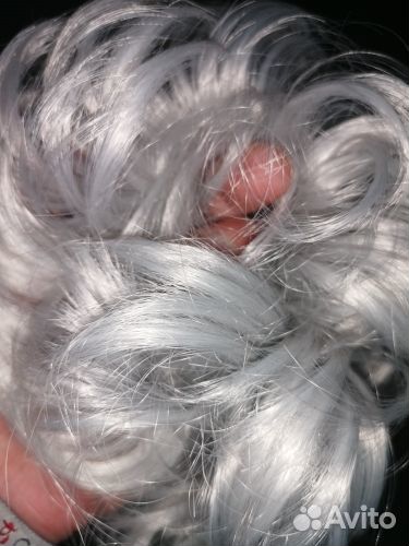 Завит. шиньоны сер, гол. цв. на рез. с прядью вол