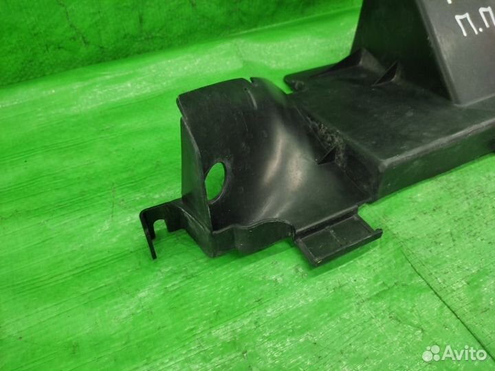 Воздуховод радиатора правый VW Touareg 02-10