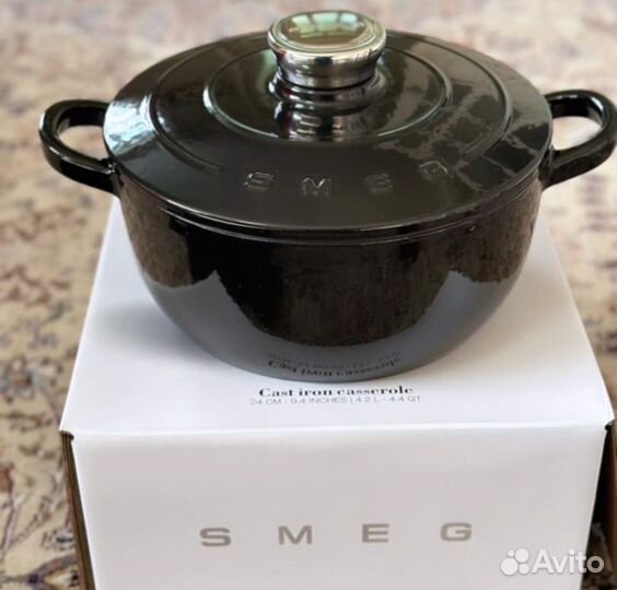 Кастрюля чугунная smeg