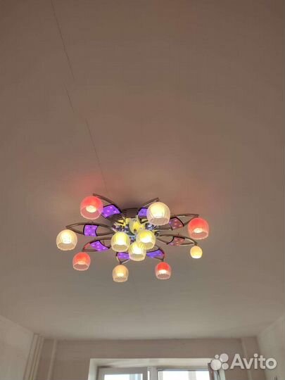 Продам люстру
