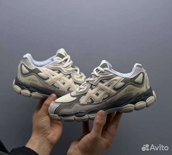 Кроссовки женские Asics