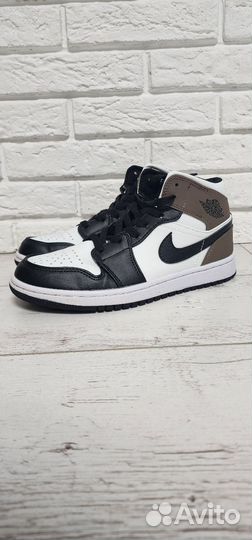 Nike air jordan 1 mid