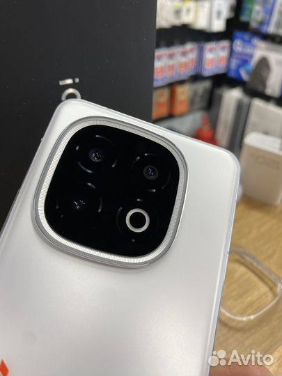 Vivo iQOO 13, 16/512 ГБ