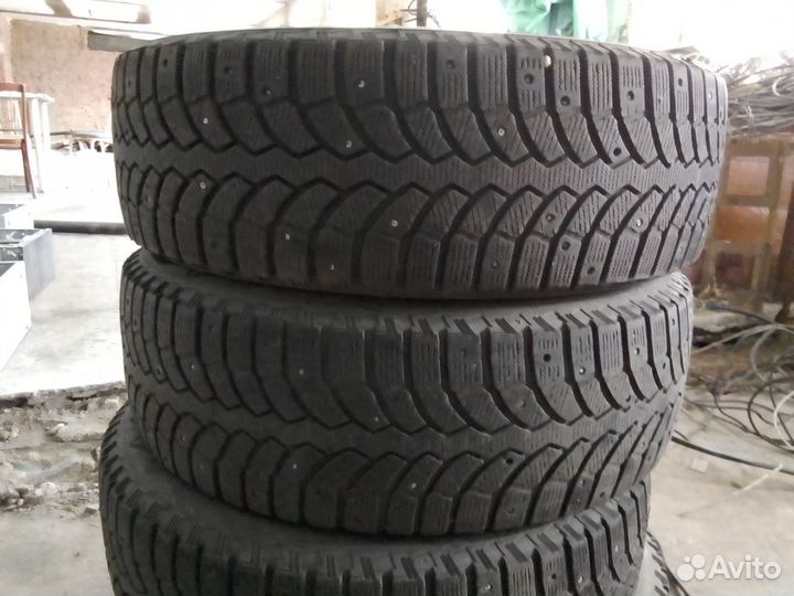 Bridgestone Blizzak Spike-01 185/65 R15 88T