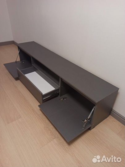 Тумба под Тв Хилтон