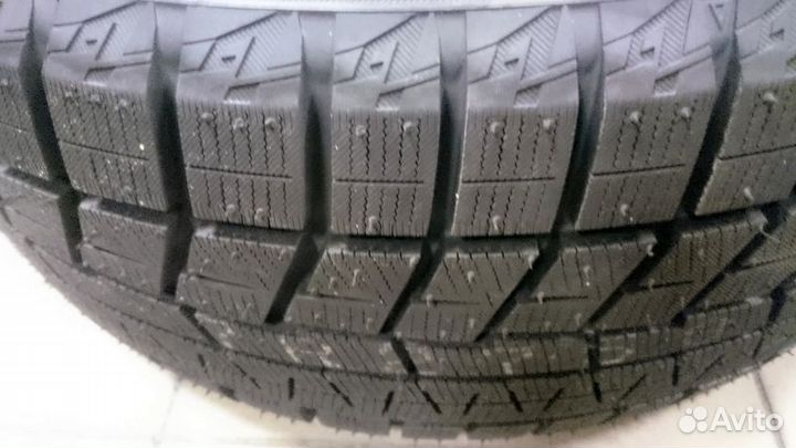 Yokohama Ice Guard IG60 255/40 R19 100Q