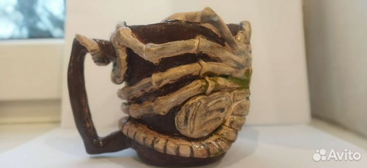 Глиняная кружка с ксеноморфом керамика