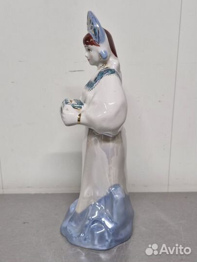 Статуэтка фарфоровая 
