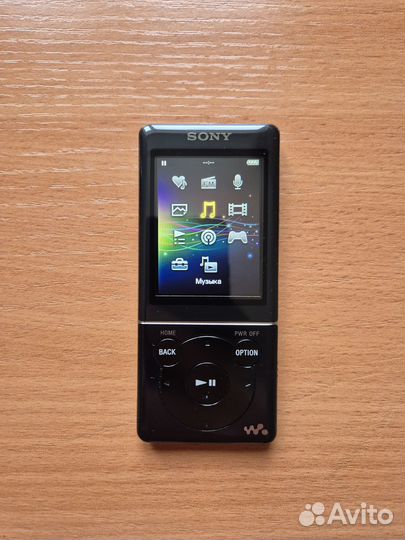 Sony Walkman NWZ-E473 + RDP-NWT18