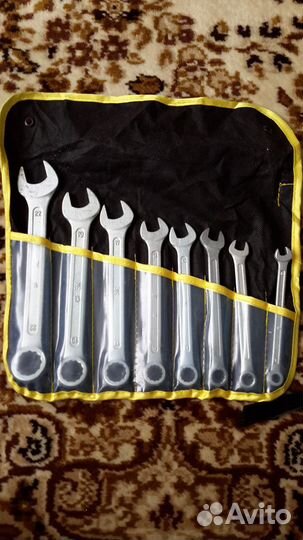 Набор ключей и головок
