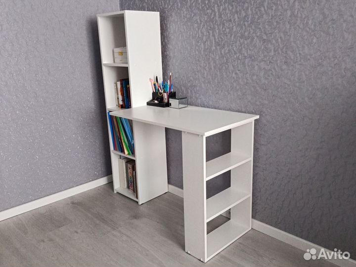 Компьютерный стол белый