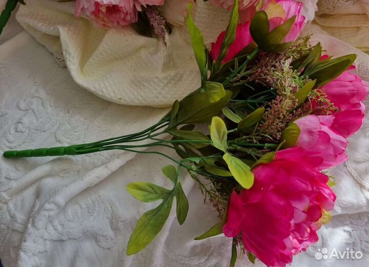 Декоративный букет пионов