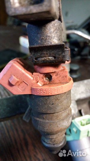 Шевроле авео т200 т250 топливная рампа с форсункам