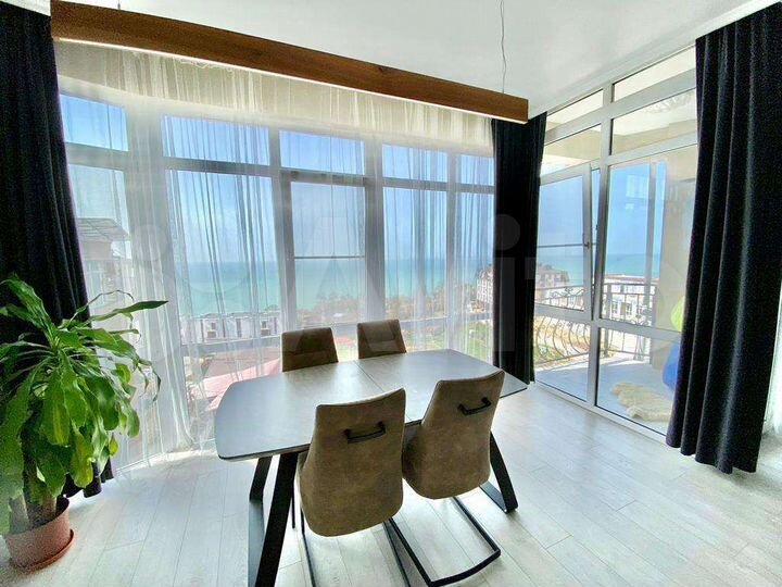 3-к. квартира, 126,5 м², 2/5 эт.