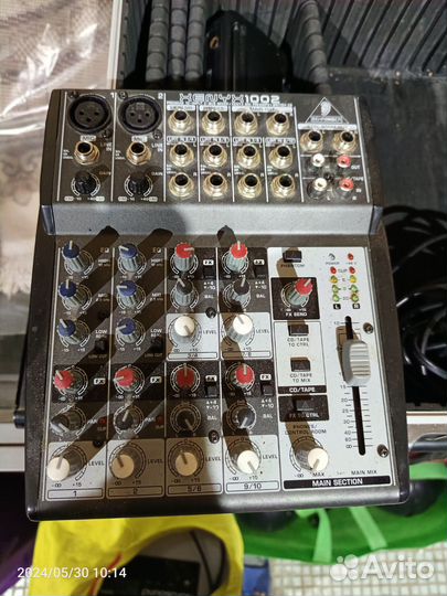 Микшерный пульт behringer
