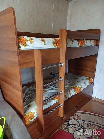 Двухъярусная кровать бу с матрасами