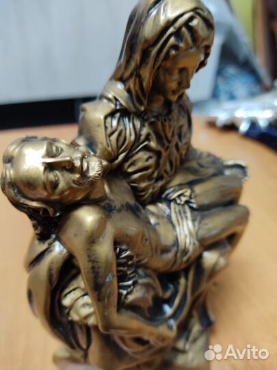 Статуэтка дева Мария с И.Х