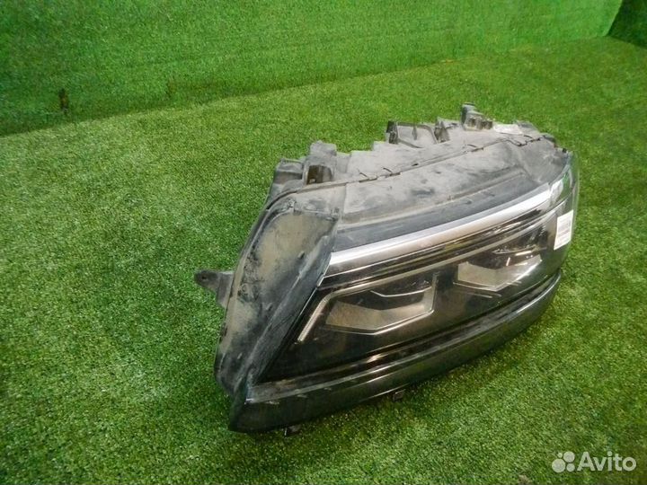 Фара левая Volkswagen Tiguan