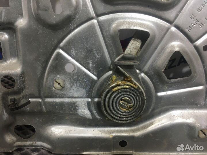 Стеклоподъемник электрический левый