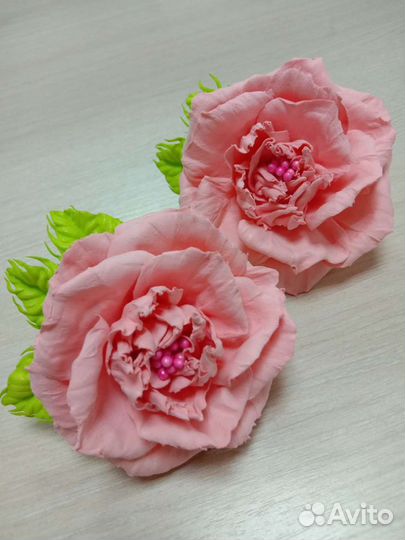 Резинка или заколка для волос