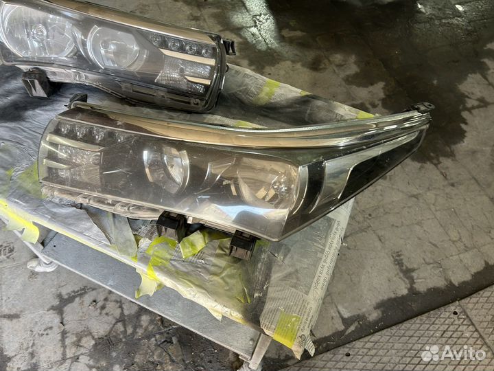 Фары Toyota Corolla e180 + Решетка