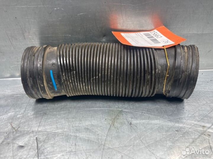 Патрубок воздушного фильтра Volkswagen Golf 4