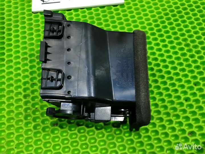 Дефлектор в торпедо левый Nissan Teana J31