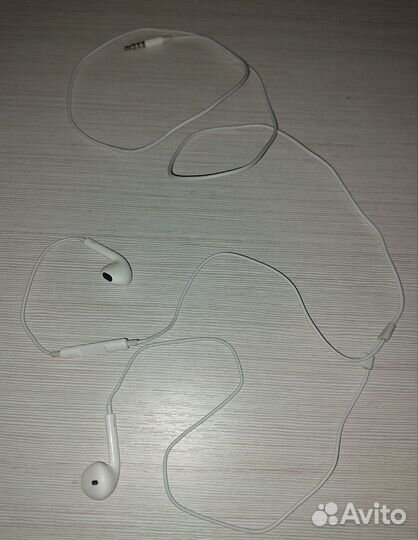 Наушники apple б.у одно ухо левое рабочее