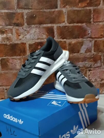 Adidas мужские кроссовки новые