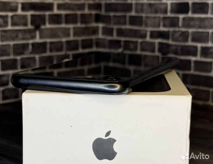 iPhone SE, 128 ГБ