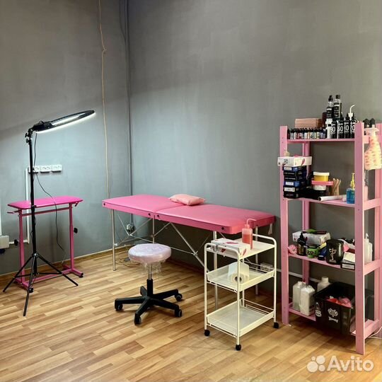 Начинающий мастер татуировки ищет модель