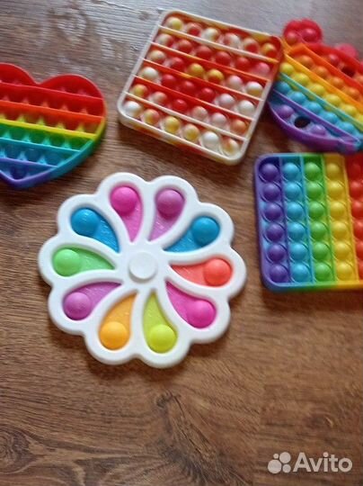 Много игрушек