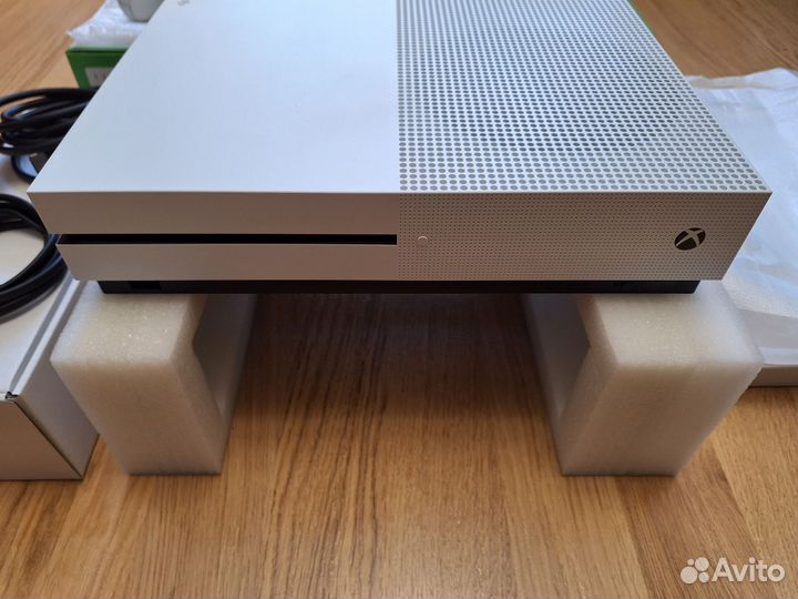 Xbox One S (белая) 1TB