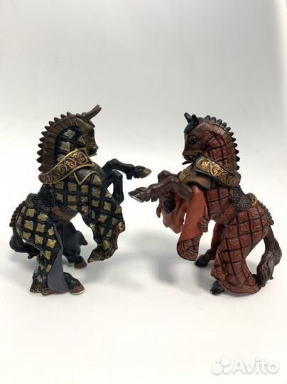 Фигурка Papo (Франция) рыцарский конь в доспехах