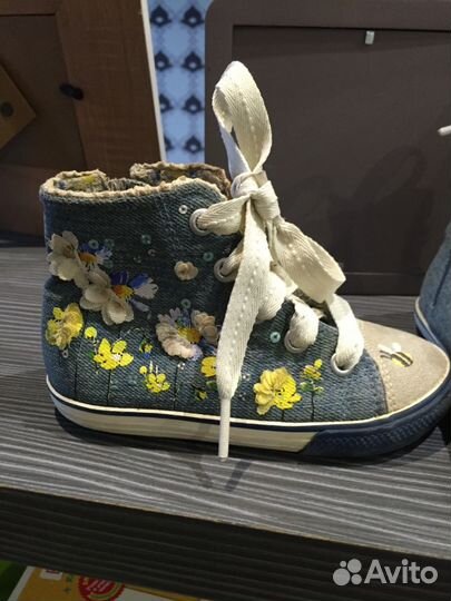 Продам джинсовые кеды для девочки