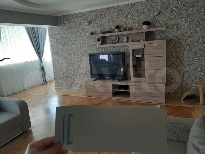 3-к. квартира, 100 м², 4/5 эт.