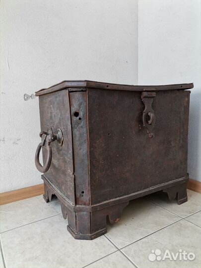 Сейф касса железный 19 век кованый Полковая казна