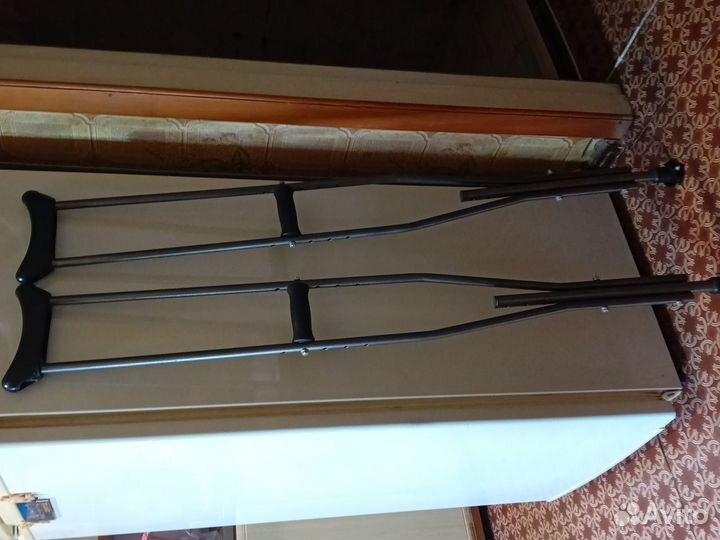 Костыли новые не разу не ходил