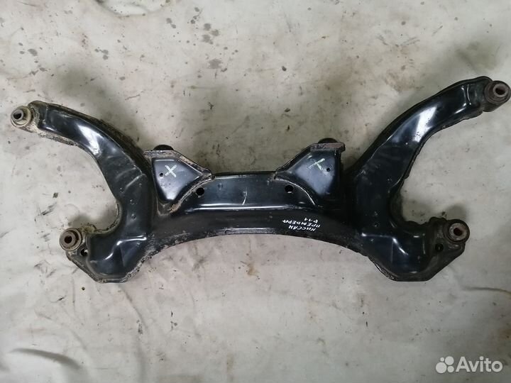 Балка подмоторная подрамник Nissan Primera 2000