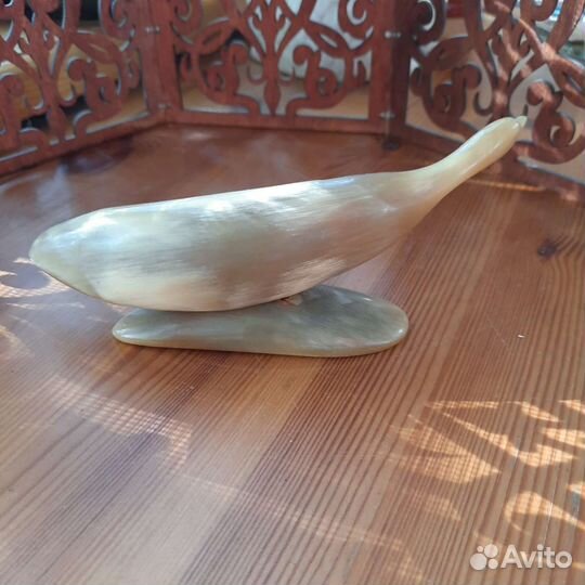 Фигурка из коровьего рога Утка