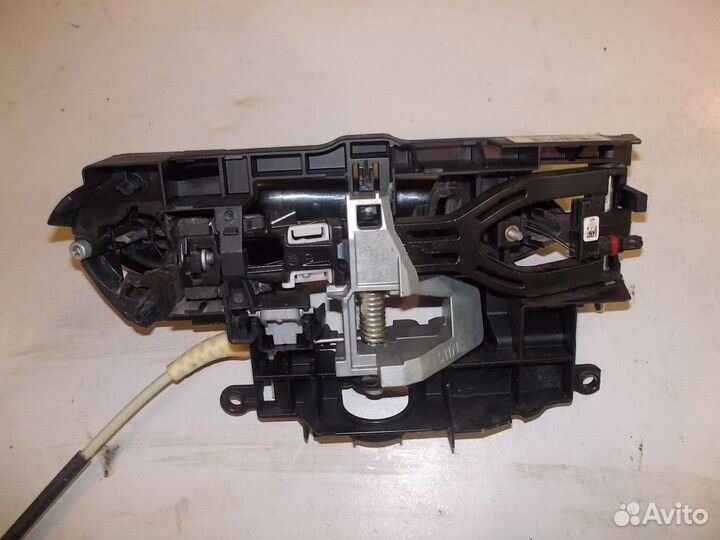 Ручка двери наружная передняя левая в сборе