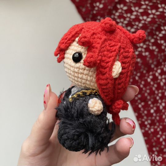 Вязаная игрушка Дилюк (мини) из Genshin Impact