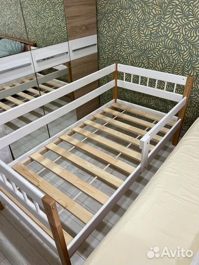 Кровать детская и матрас